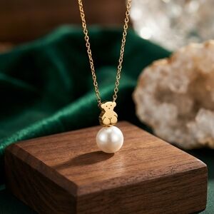 Gold Teddy Pearl Pendant Necklace - Elegant Women’s Jewelry